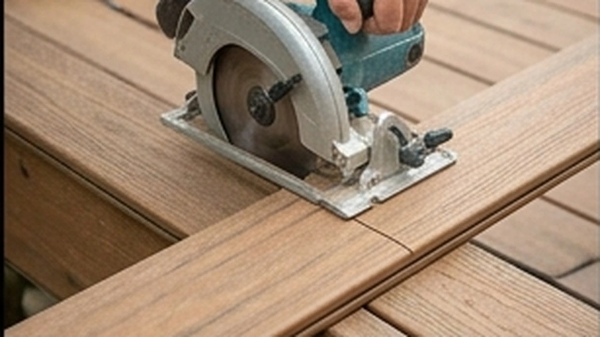 Custom deck framing and new backyard deck construction
